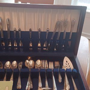 1940 WM Rogers 75 pc flatware set